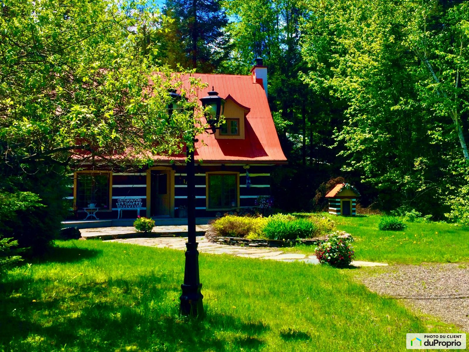 Maison 2 étages à vendre StSauveur 3 chambres 1 salle de bain 1047974