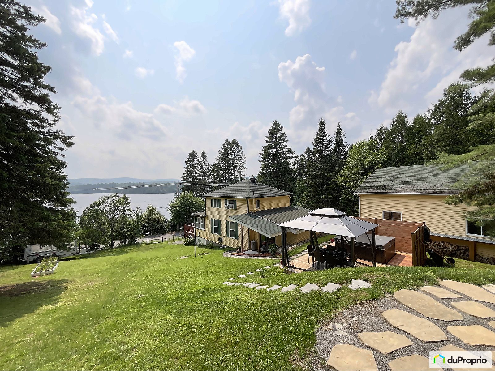 Chalet à vendre ValDesLacs 3 chambres 1 salle de bain 1048847