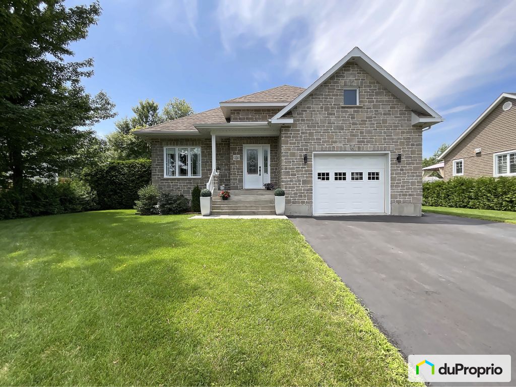 Condos, maisons à vendre, Farnham