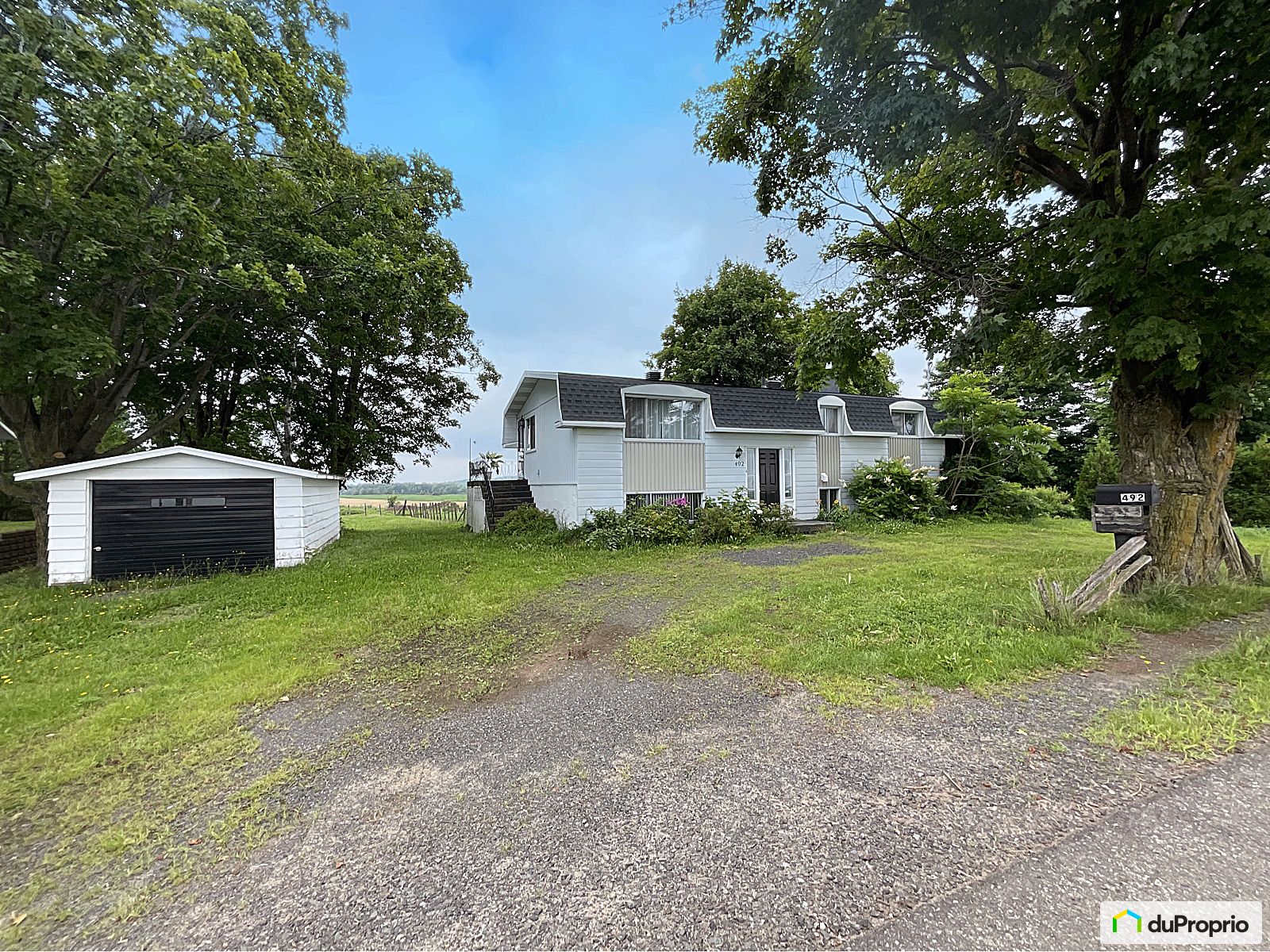 Bungalow à vendre StApollinaire 3 chambres 2 salles de bain 1049752