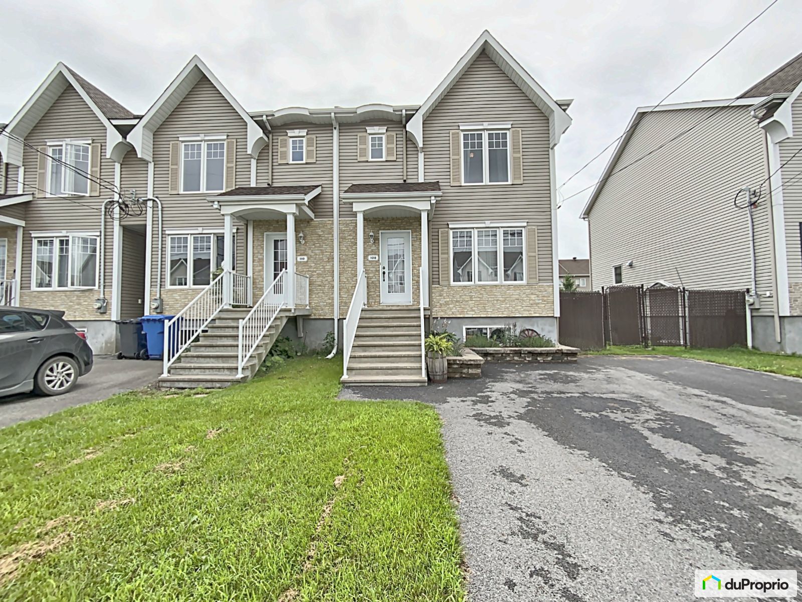 Maison en rangée / de ville à vendre Les Côteaux 2 chambres 1049935