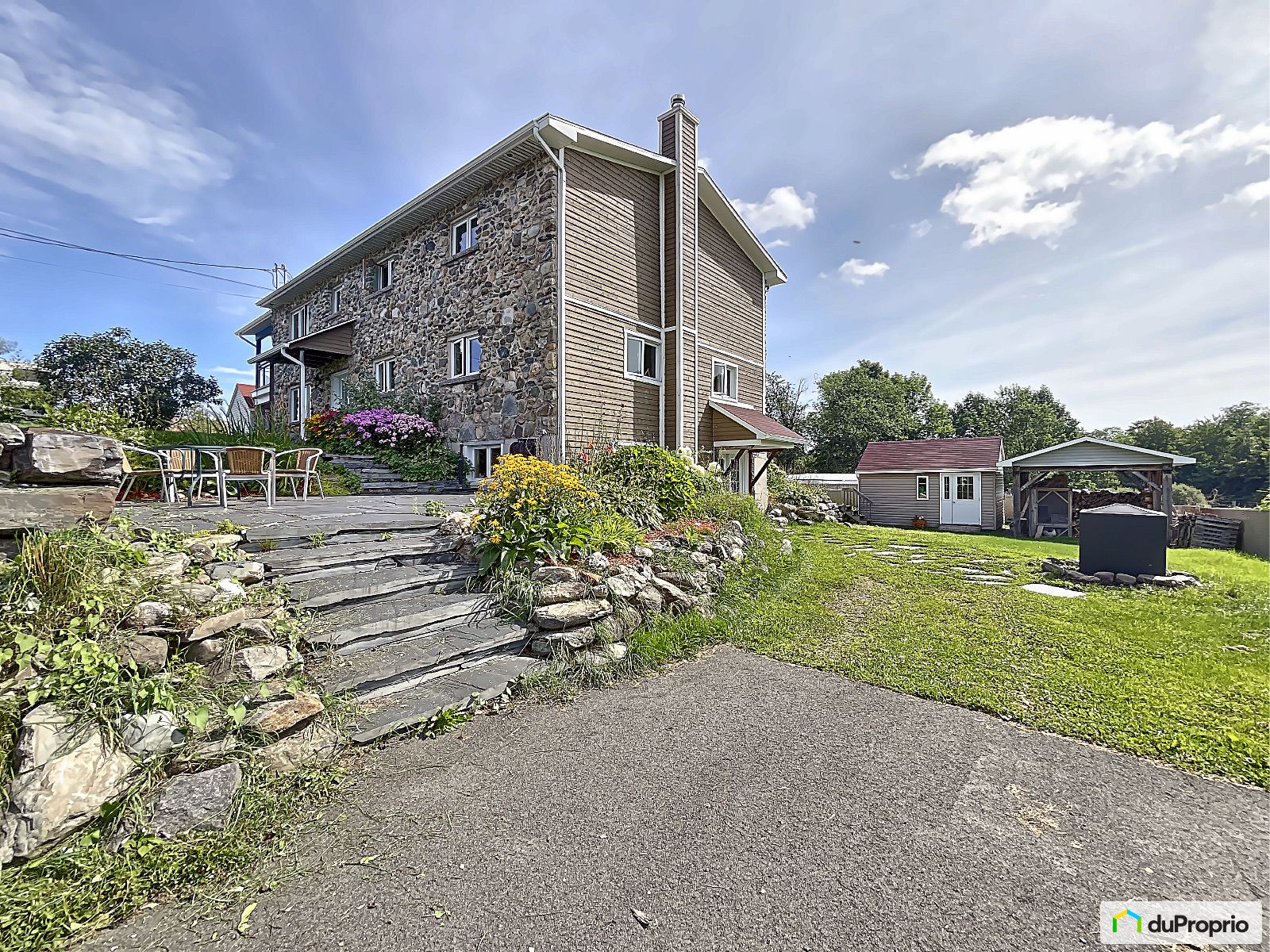 Duplex à vendre CantondeHatley 7 chambres 3 salles de bain 1046289