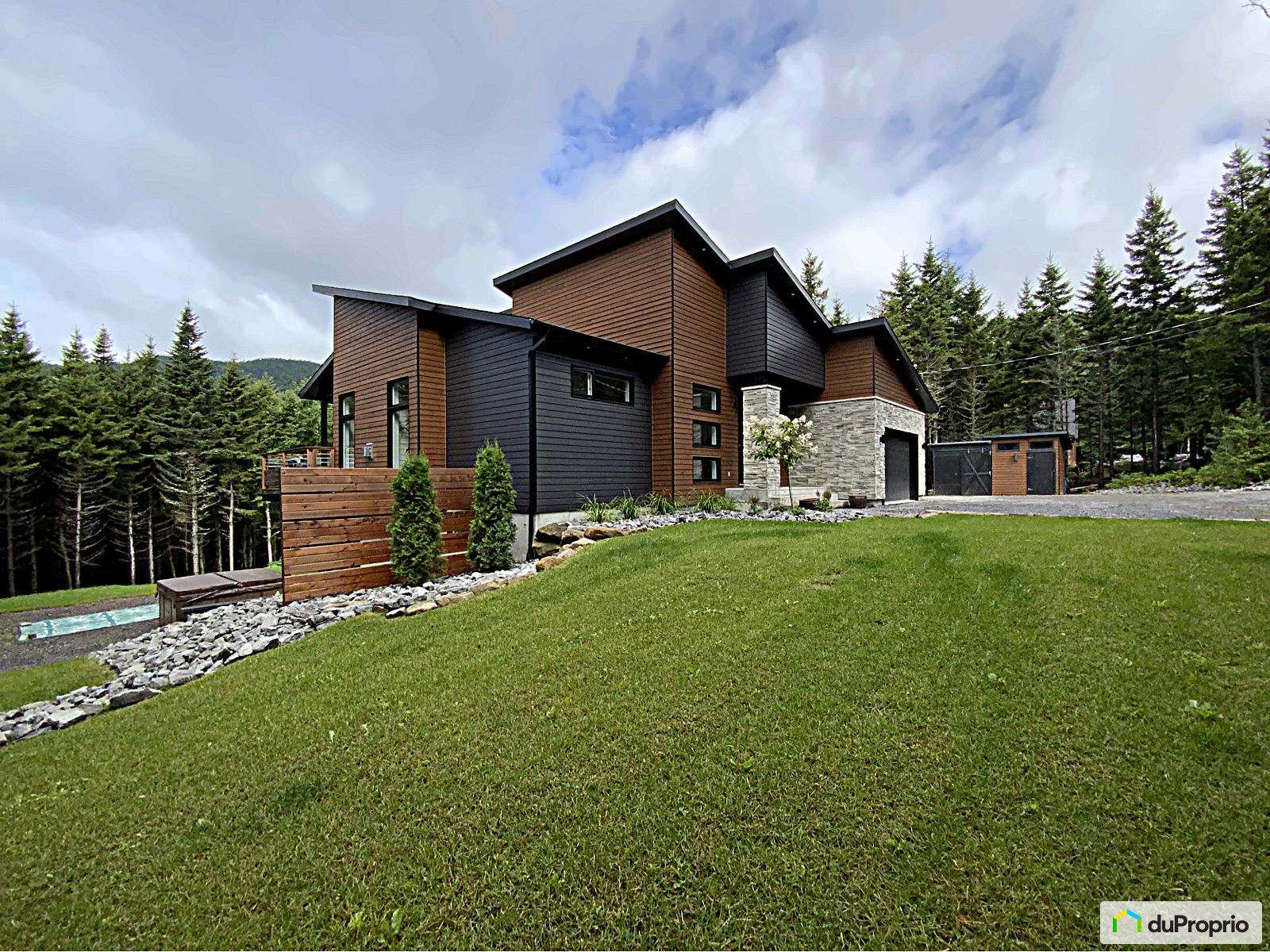 Bungalow à vendre SteBrigitteDeLaval 3 chambres 1 salle de bain 1050960