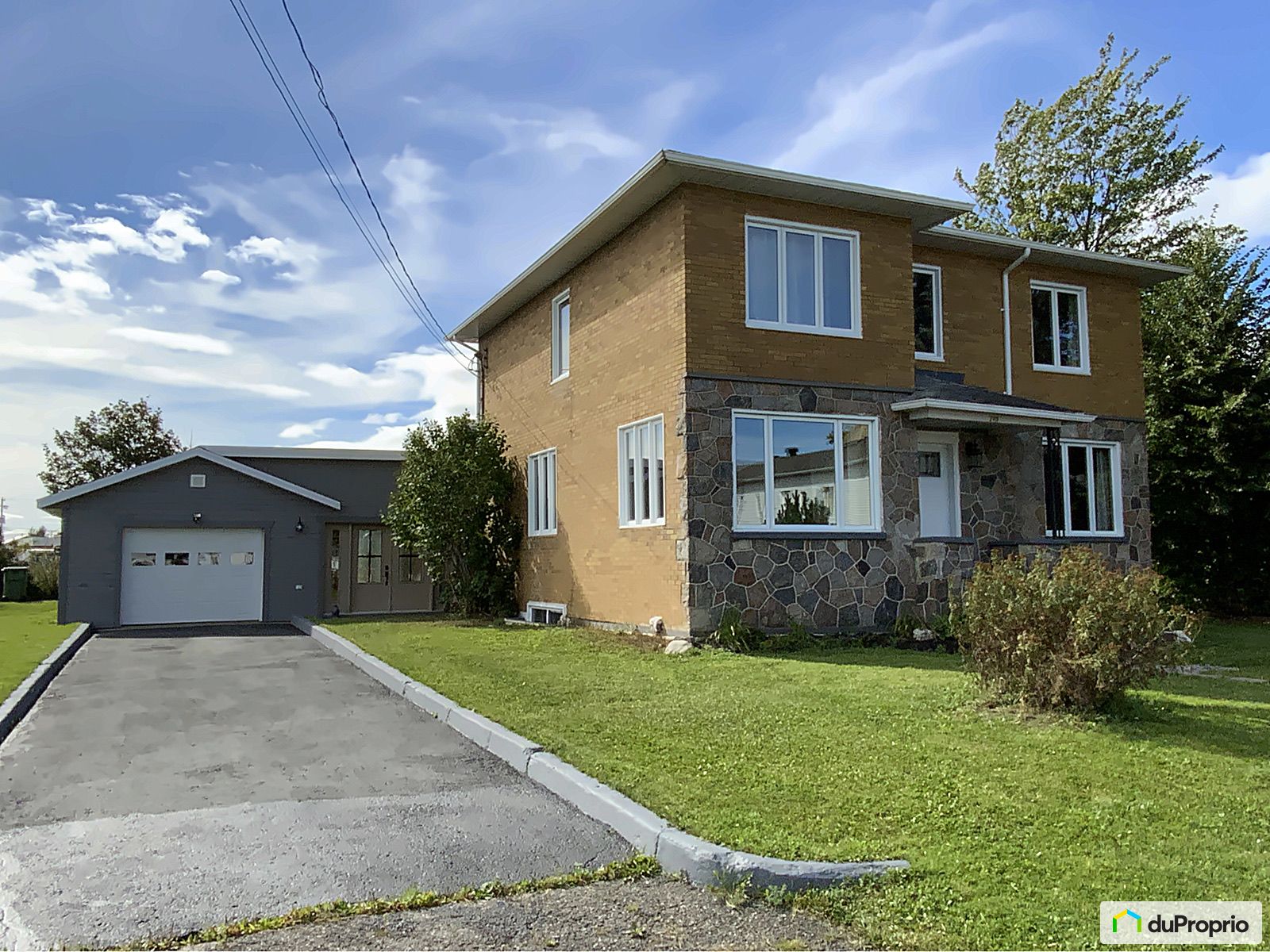 Maison 2 étages à vendre Montmagny 5 chambres 2 salles de bain 1038862