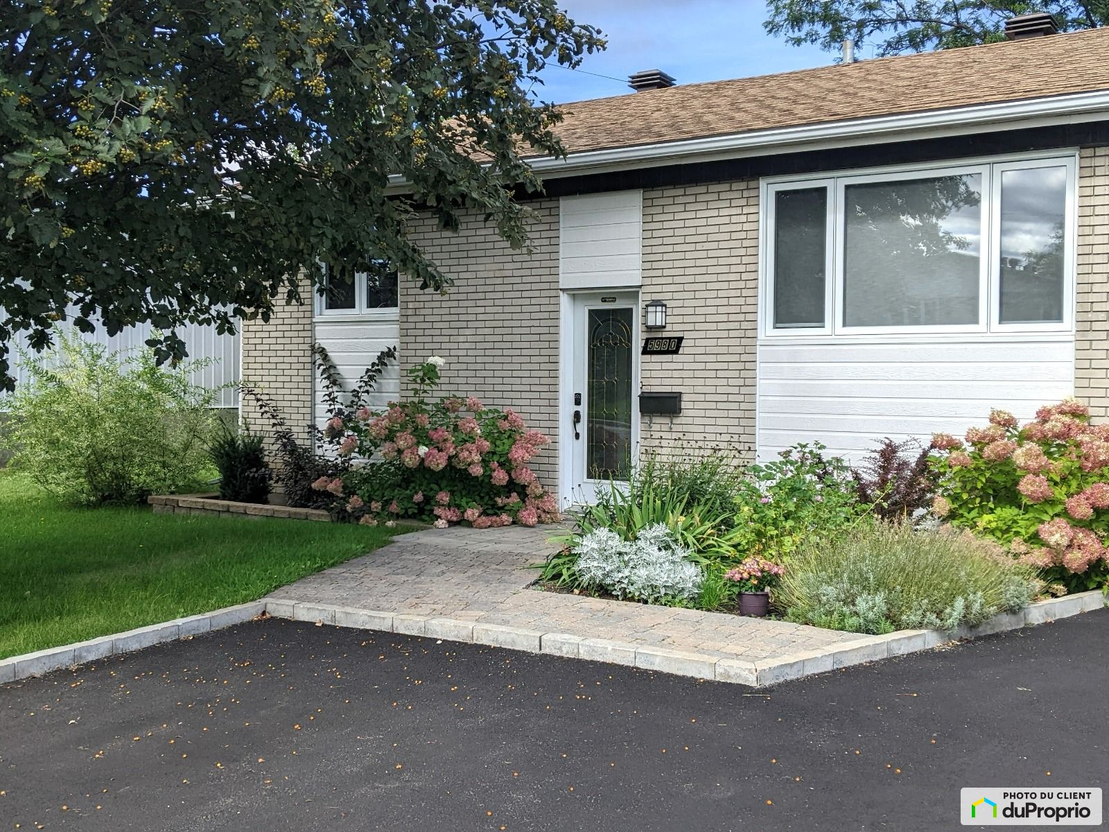 Bungalow for sale Brossard 4 bedrooms 2 bathrooms 1039727