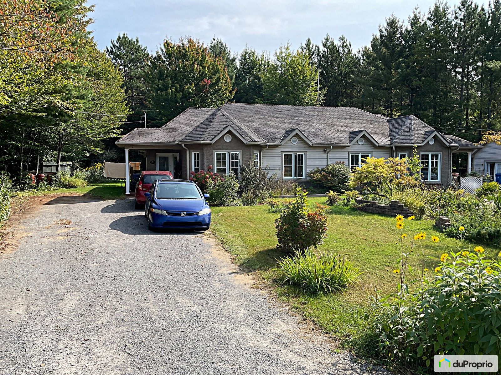 Duplex à vendre NDDeLourdes 8 chambres 2 salles de bain 1052133