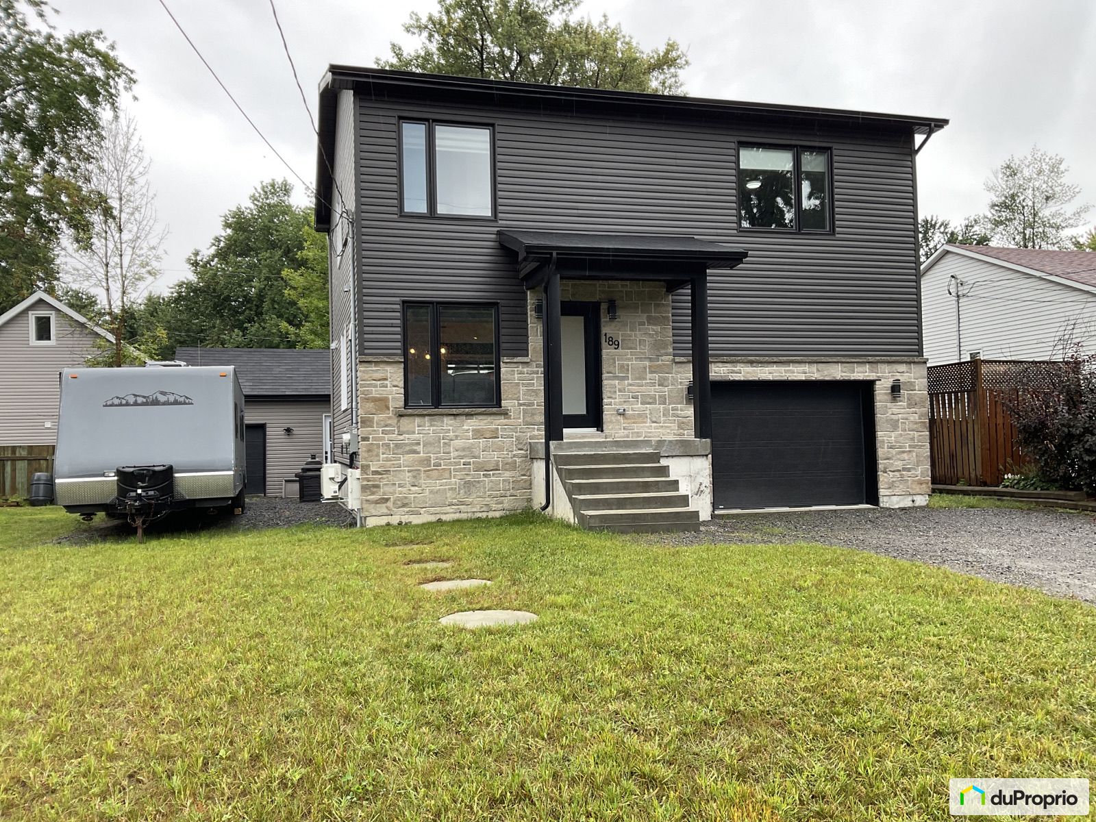 Maison 2 étages à vendre PointeCalumet 2 chambres 1 salle de bain 1053344