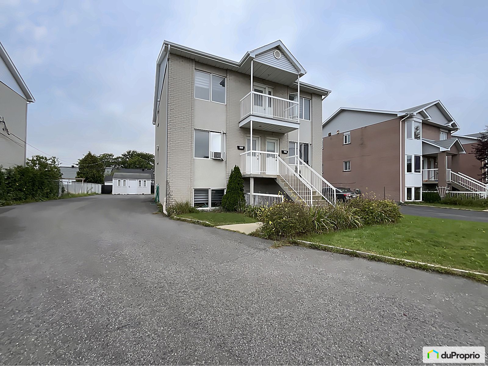 Triplex à vendre Chambly 2 chambres 1 salle de bain 1053710