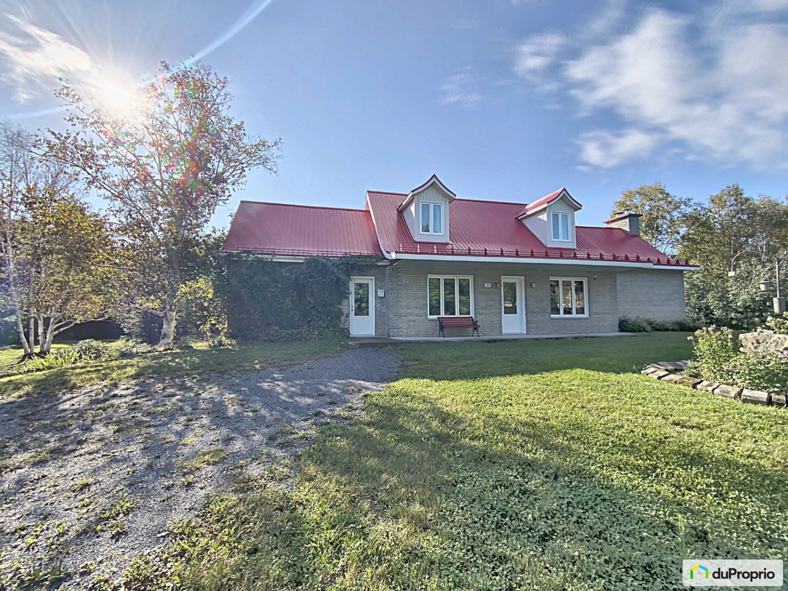 Maison 2 étages à vendre StEusebe 3 chambres 2 salles de bain 1053985