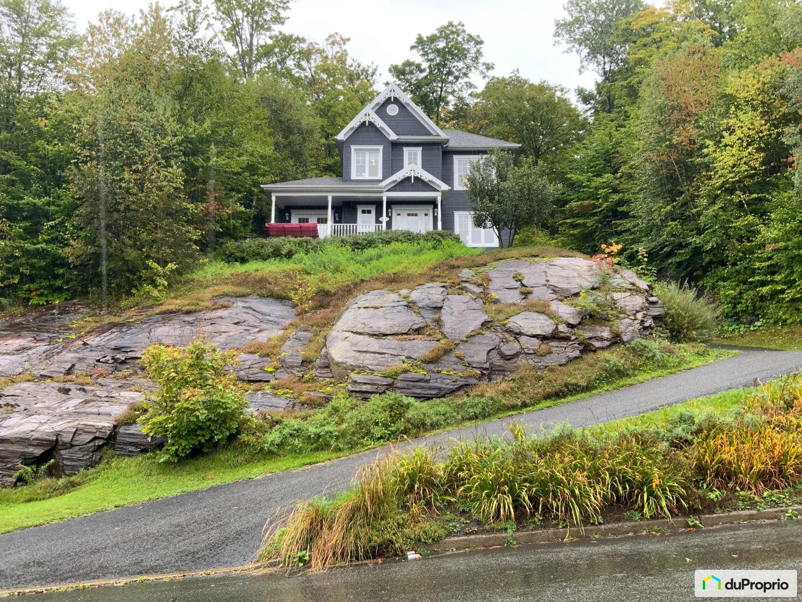 Maison 2 étages à vendre LacBeauport 4 chambres 2 salles de bain 1054455