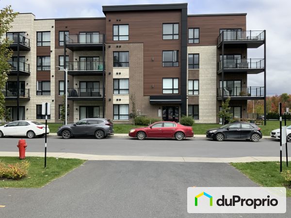 301-3640 rue Roland-Marquette, Longueuil (St-Hubert) for sale