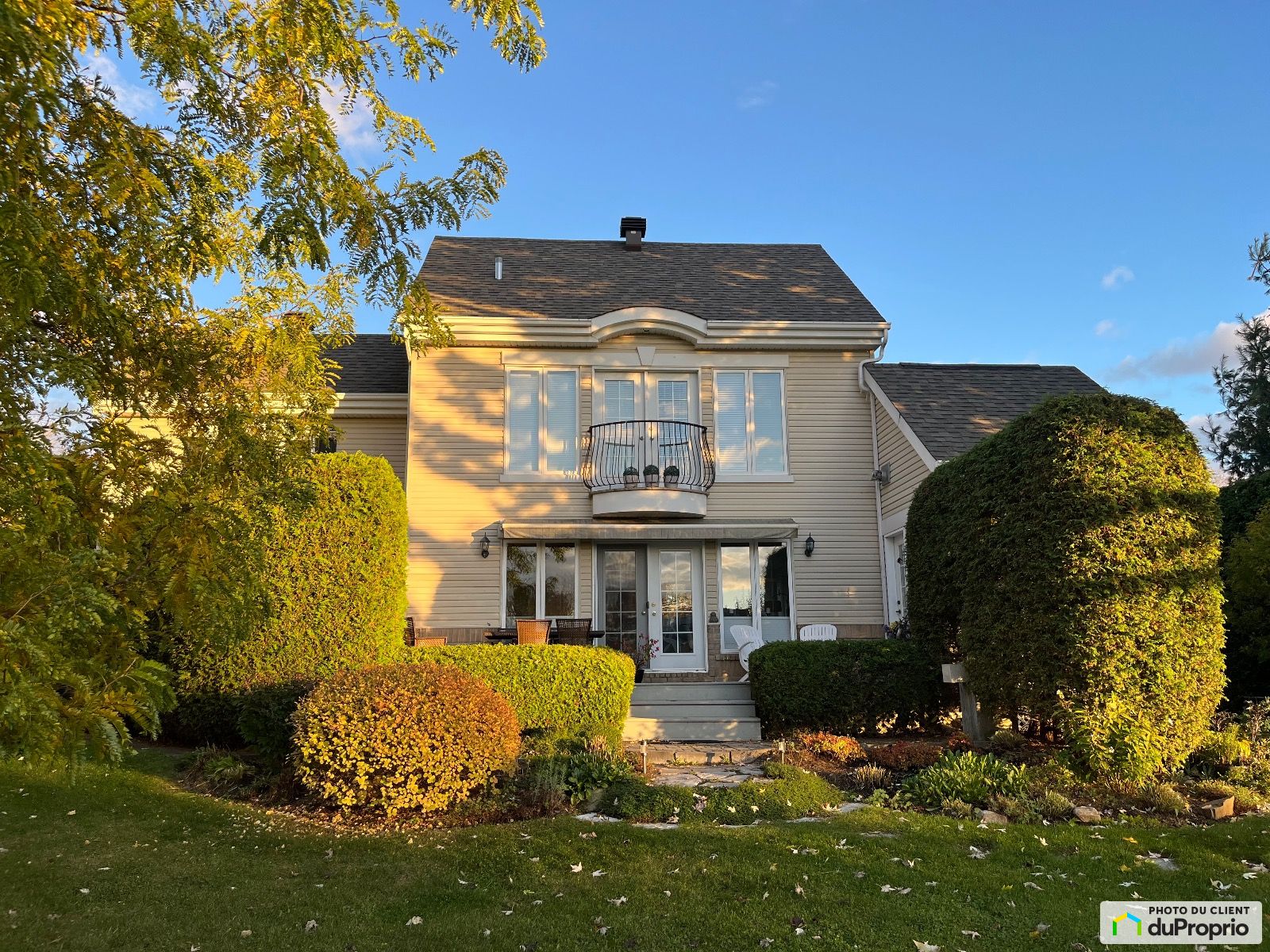 Maison 2 étages à vendre Rigaud 3 chambres 3 salles de bain 1048204