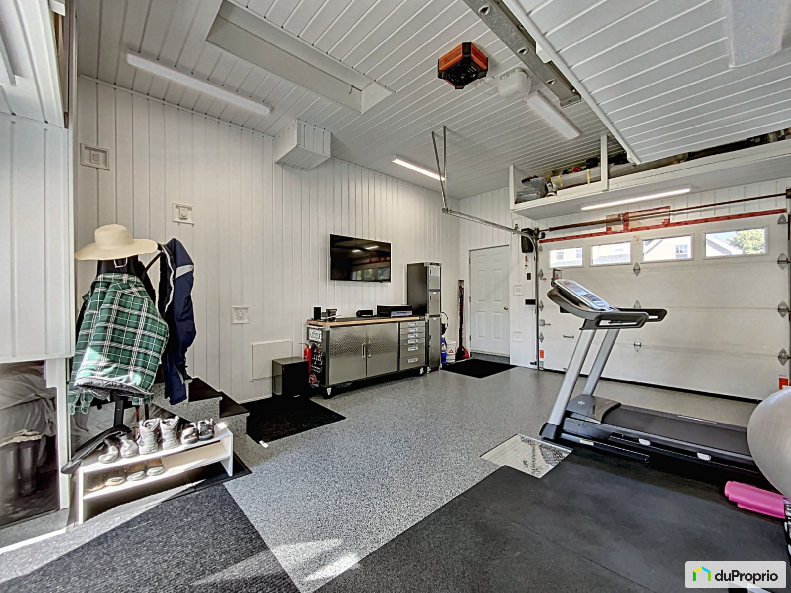 Armoire de garage robuste à 2 portes, Rangement pour outils et établis, Drummondville