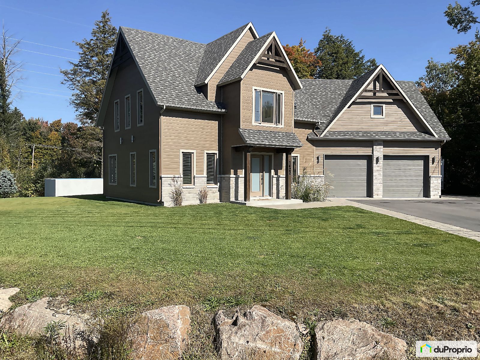 Maison 2 étages à vendre Prévost 3 chambres 2 salles de bain 1055451