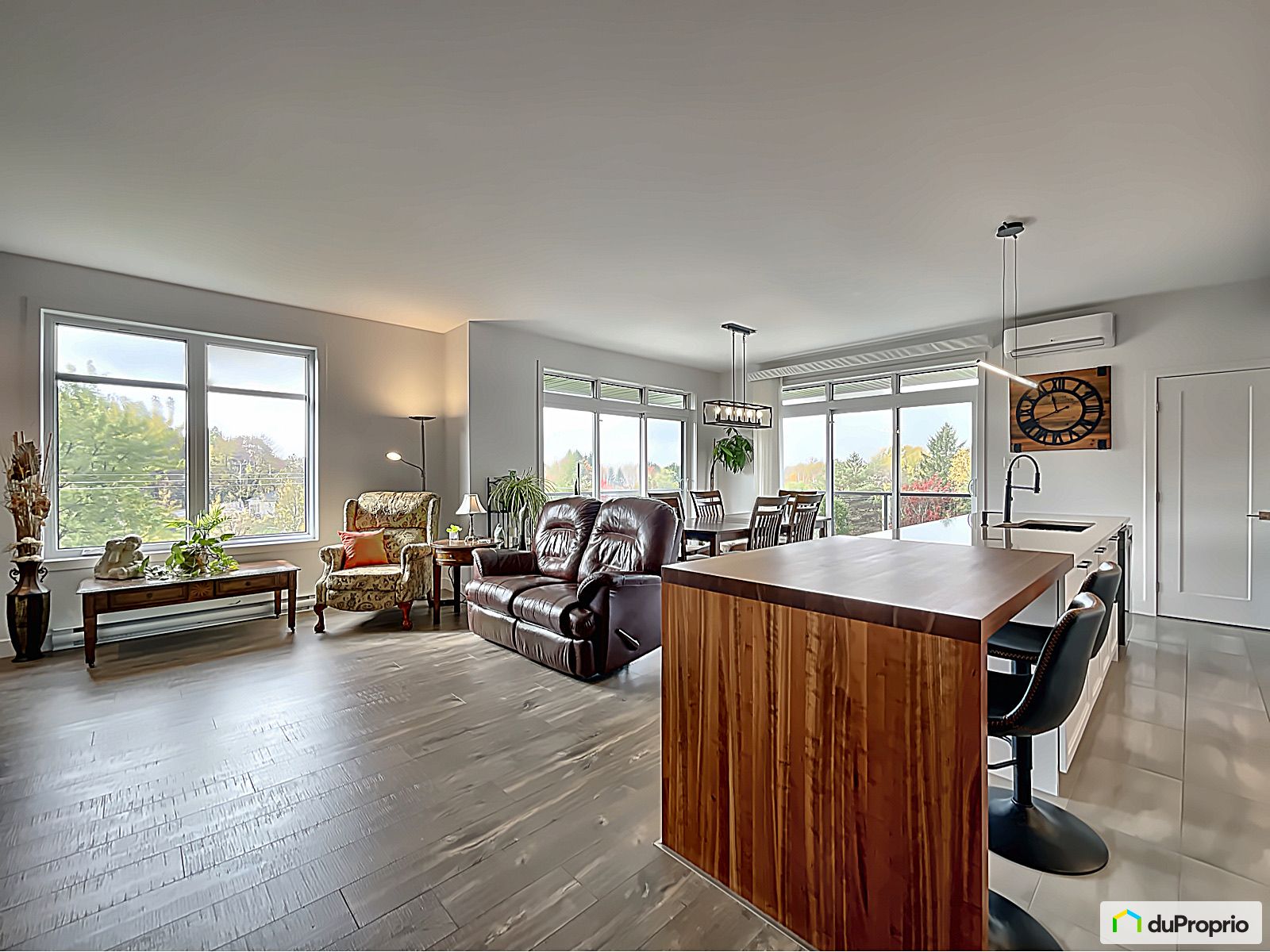 Condo à vendre StNicolas 2 chambres 1 salle de bain 1056482