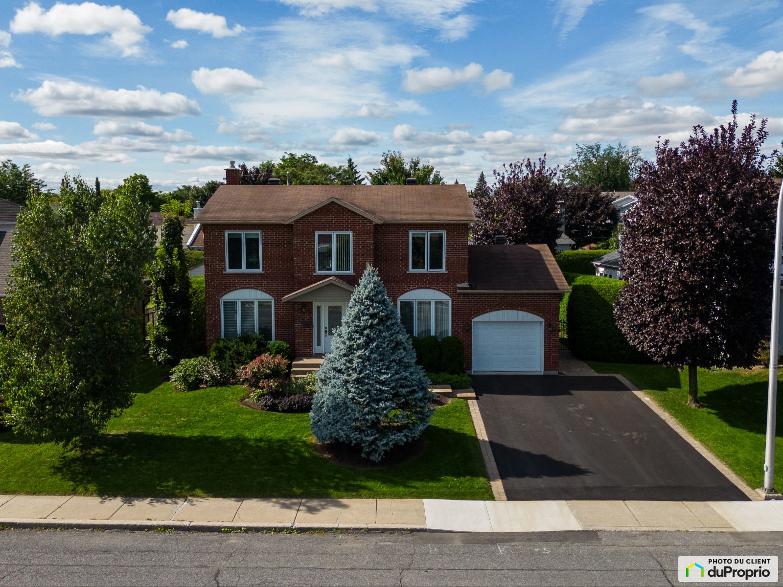 Maison 2 étages à vendre Boucherville 4 chambres 2 salles de bain 1057452