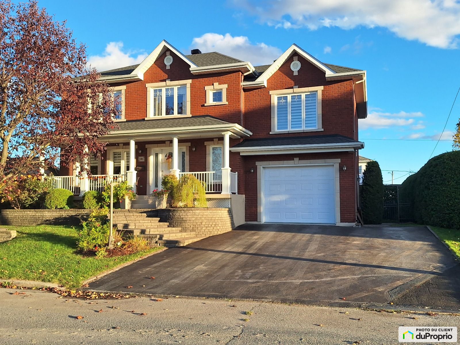 Maison 2 étages à vendre StDamase 4 chambres 2 salles de bain 1057506