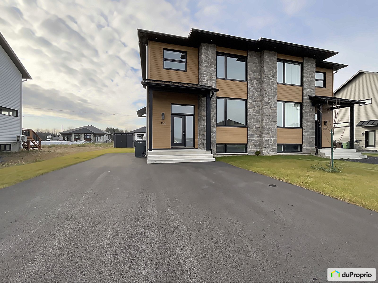 Jumelé à vendre Bromont 4 chambres 2 salles de bain 1057676