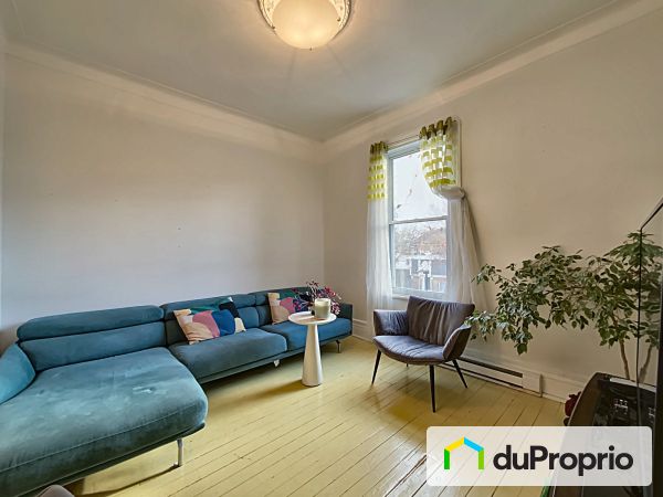 Living Room - 4695 rue Saint-André, Le Plateau-Mont-Royal for sale