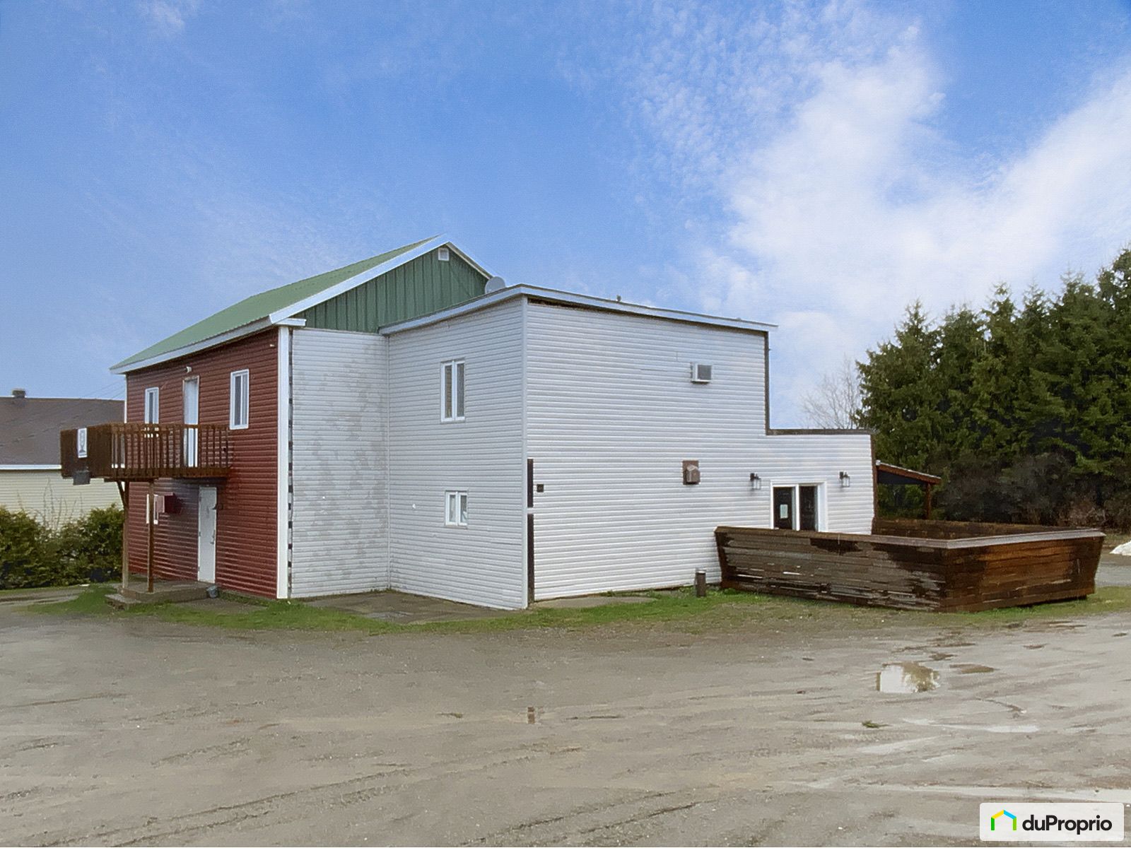 Maison 2 étages à vendre Armagh 5 chambres 2 salles de bain 1060420