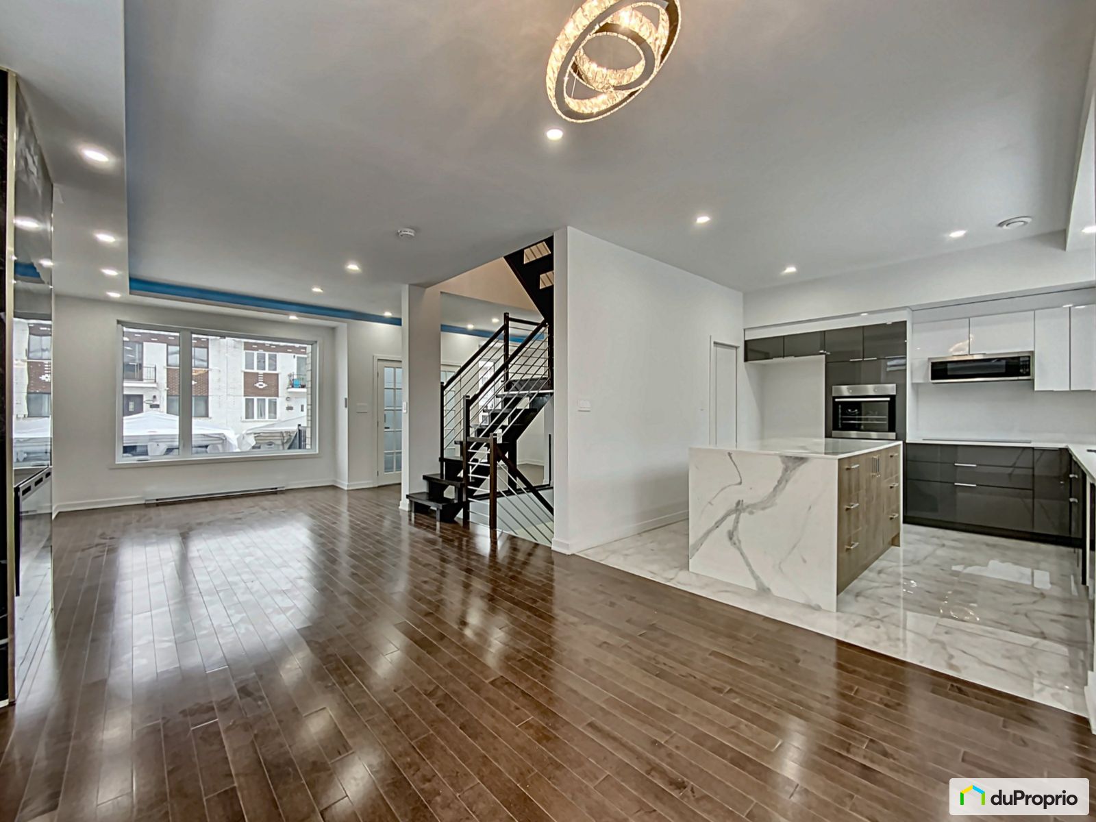 Maison 2 étages à vendre Anjou 5 chambres 2 salles de bain 1060669