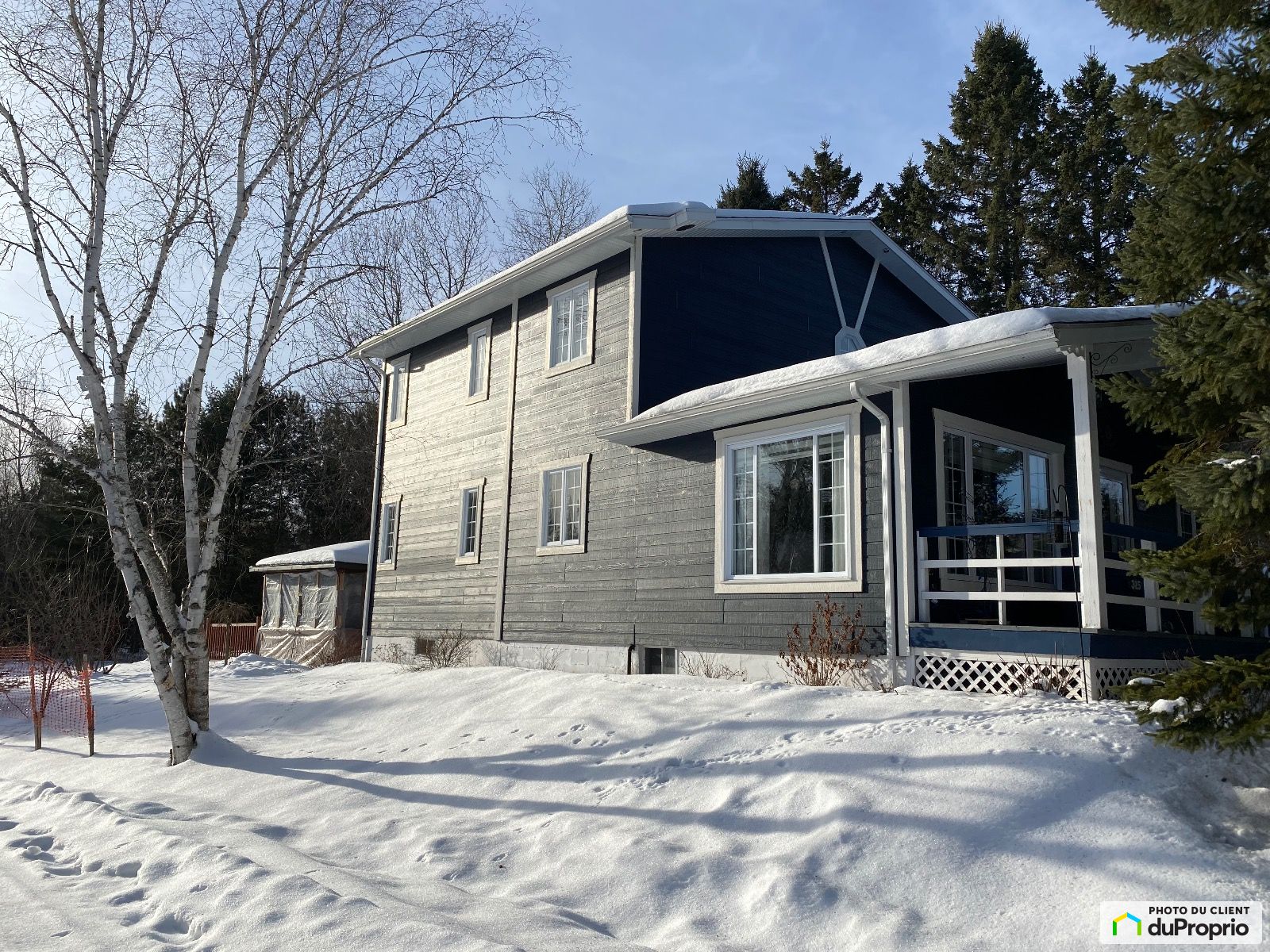 Maison 2 étages à vendre StJeanDeMatha 3 chambres 2 salles de bain
