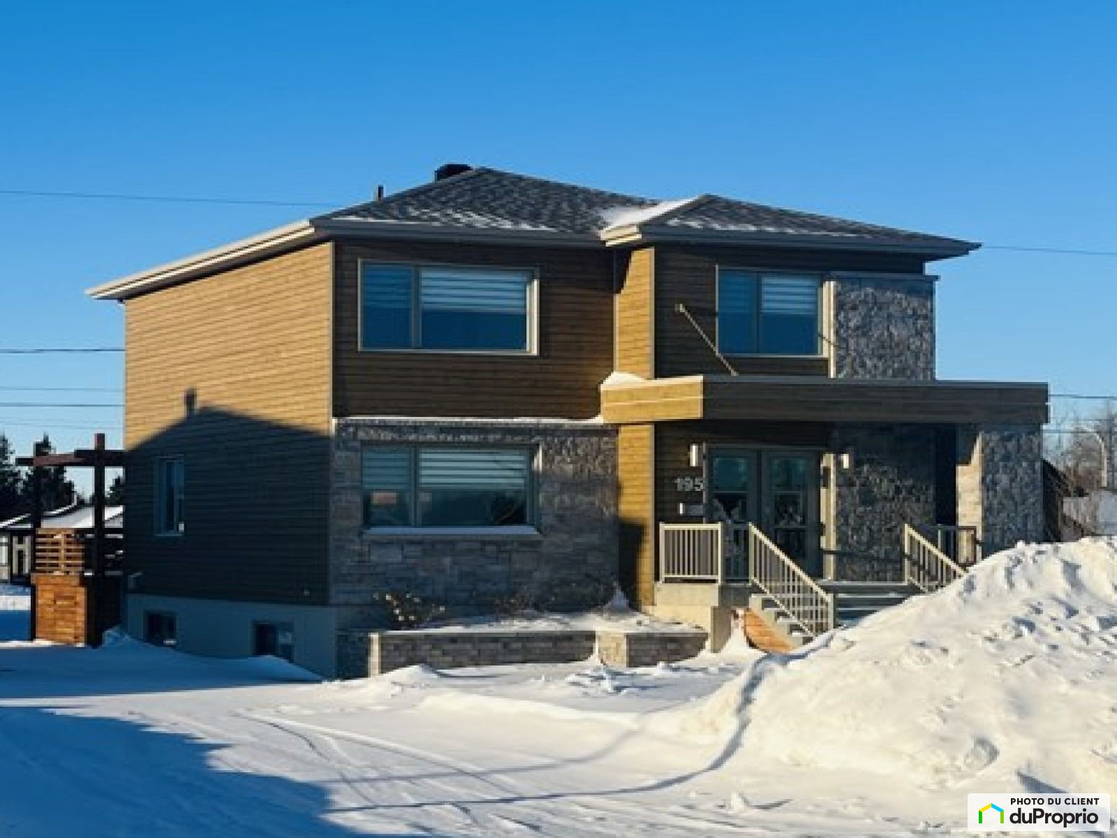 Maison 2 étages à vendre SeptIles 3 chambres 2 salles de bain 1043066