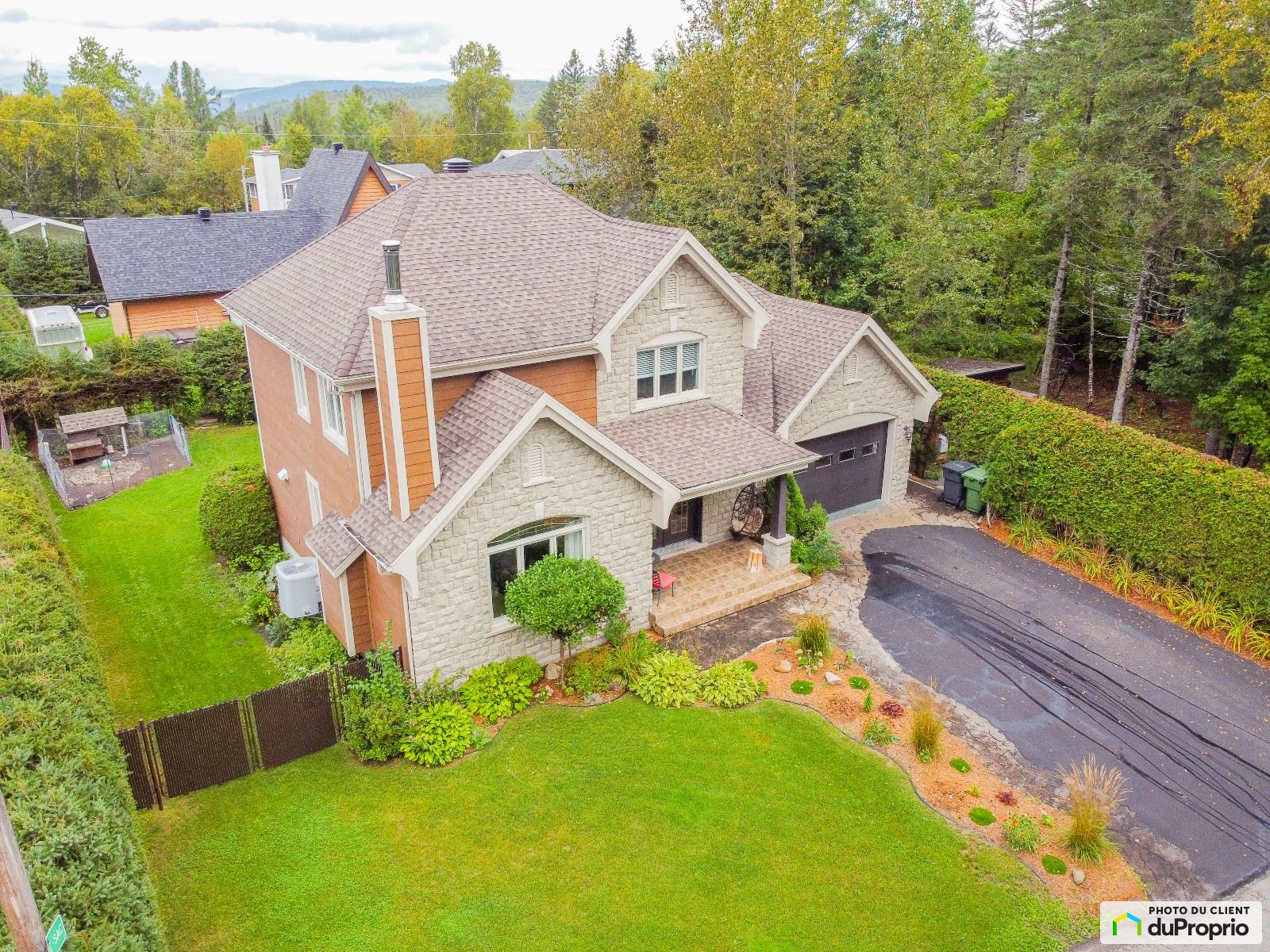 Maison 2 étages à vendre FossambaultSurLeLac 5 chambres 1061938