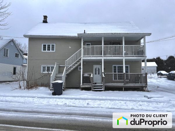 Winter Front - 228 rue Saint-Jean Ouest, East Angus for sale