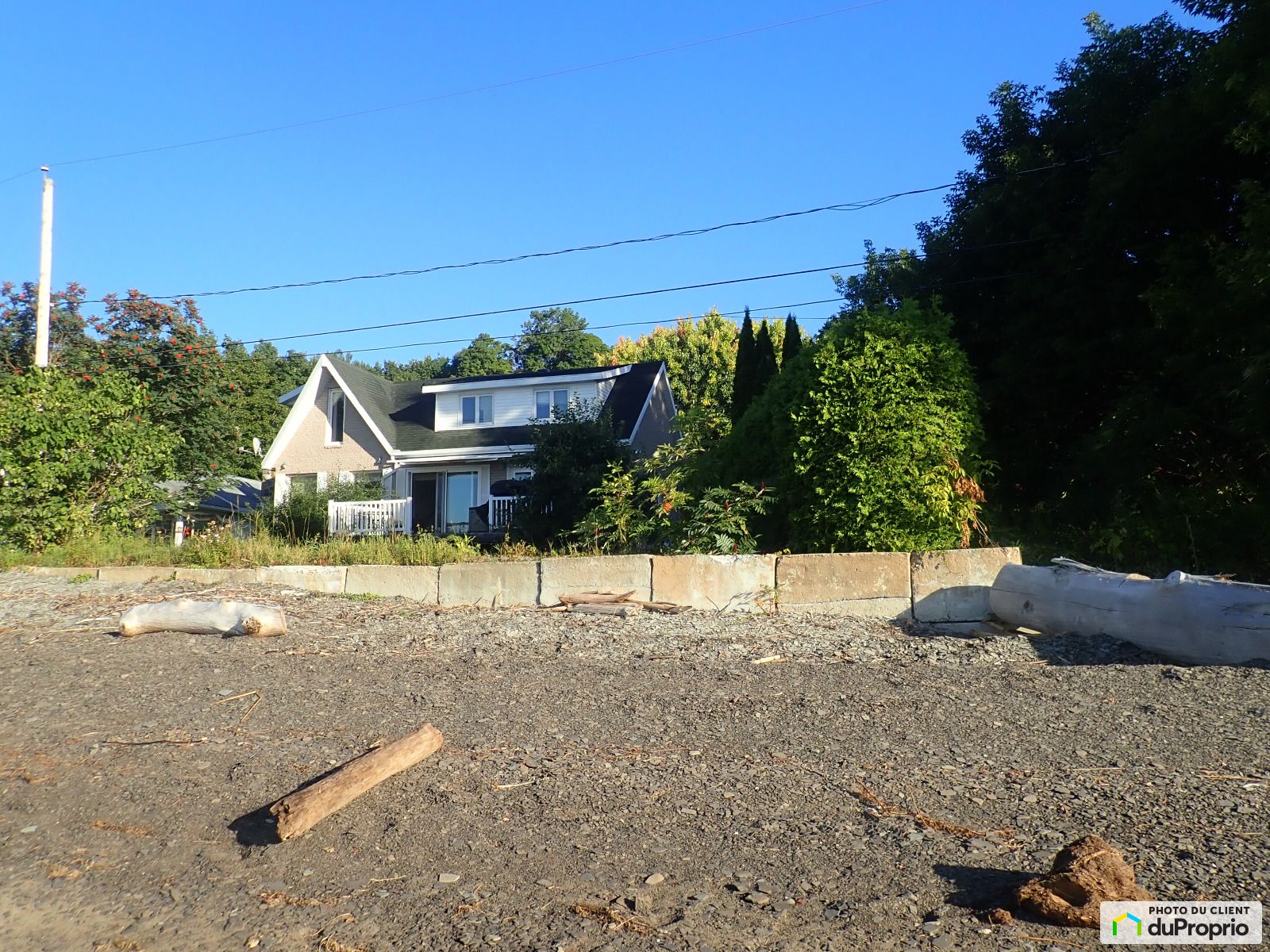 Maison à un étage et demi à vendre Neuville 3 chambres 1 salle de bain