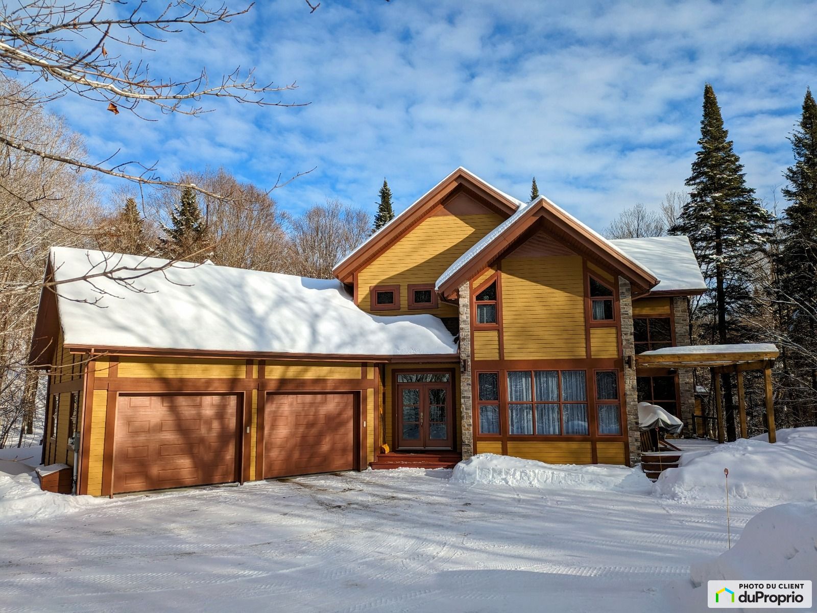 Maison 2 étages à vendre L'AngeGardien 4 chambres 2 salles de bain