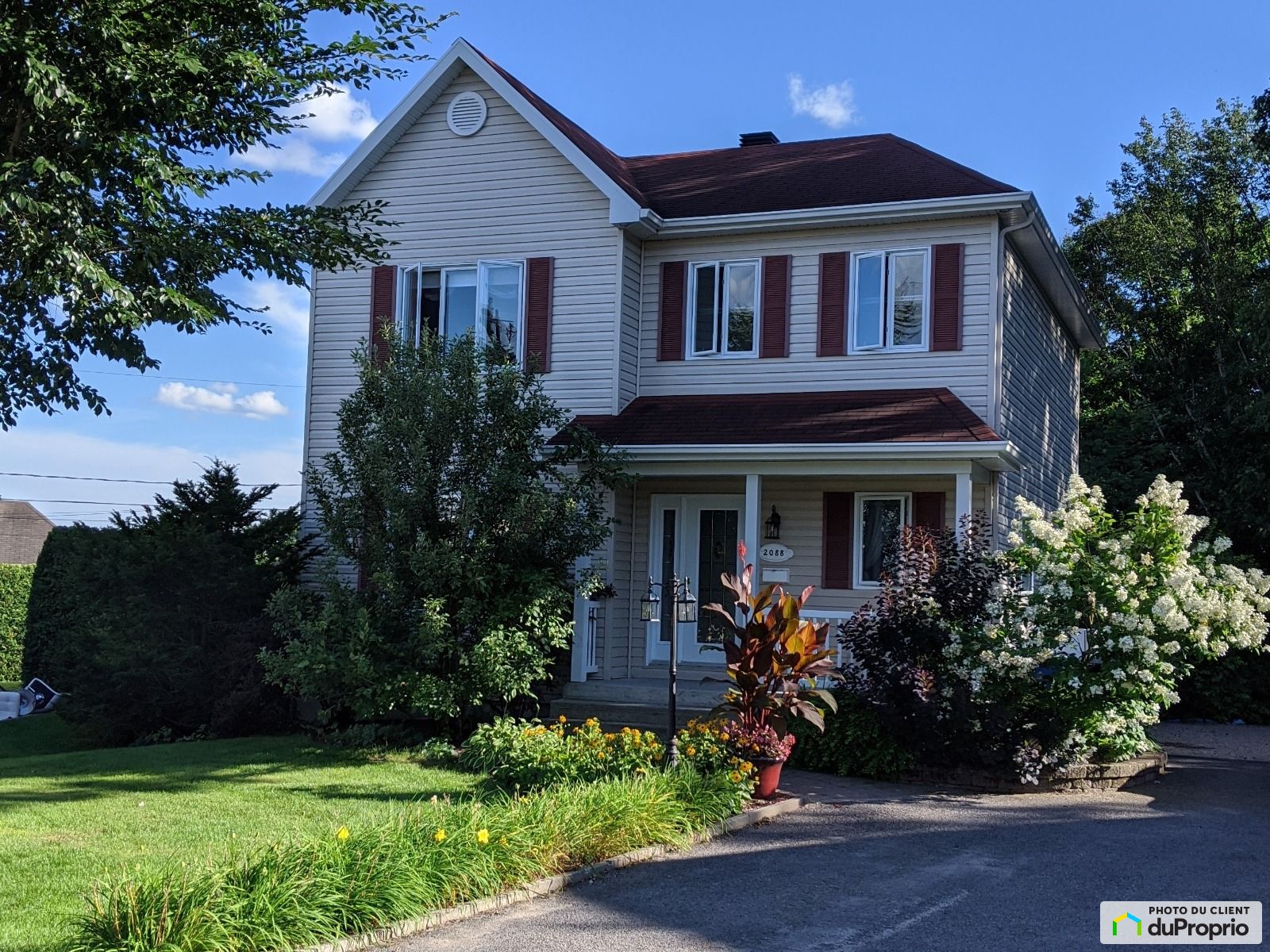 Maison 2 étages à vendre StÉmile 4 chambres 2 salles de bain 1064620