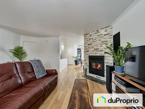 Living Room - 480 rue du Golf, Mont-St-Hilaire for sale