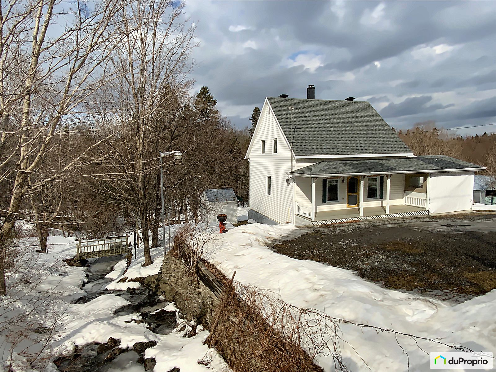 Maison à un étage et demi à vendre StNérée 3 chambres 1 salle de bain