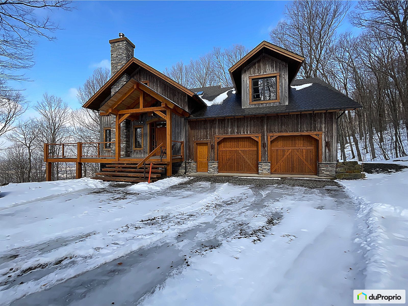 Maison 2 étages à vendre Bromont 4 chambres 2 salles de bain 976234