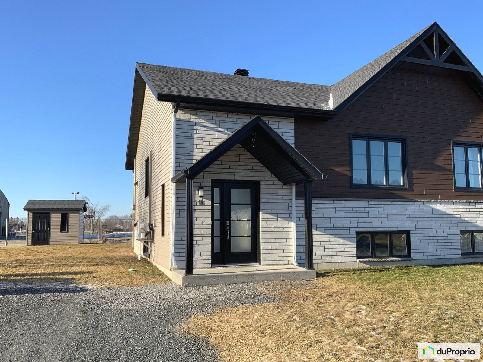 Jumelé à vendre StCyrilleDeWendover 3 chambres 2 salles de bain 1066541