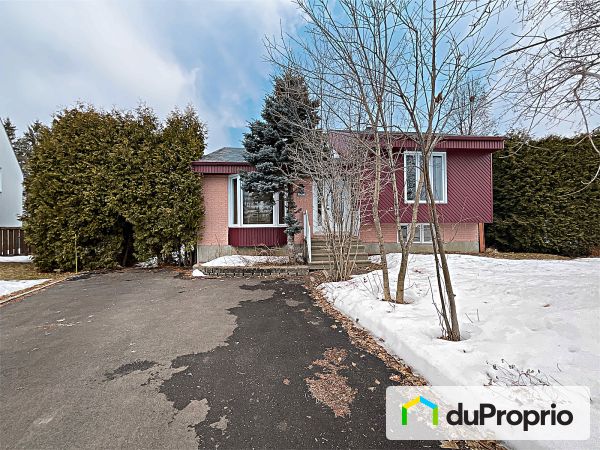 Winter Front - 1006 rue Duperron, St-Jean-Chrysostome for sale