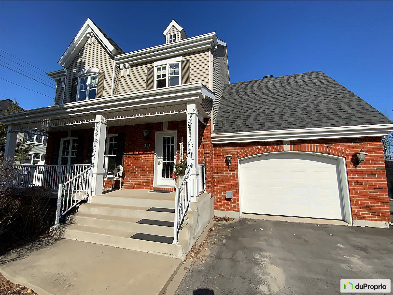 Maison 2 étages à vendre BoisDesFilion 4 chambres 3 salles de bain