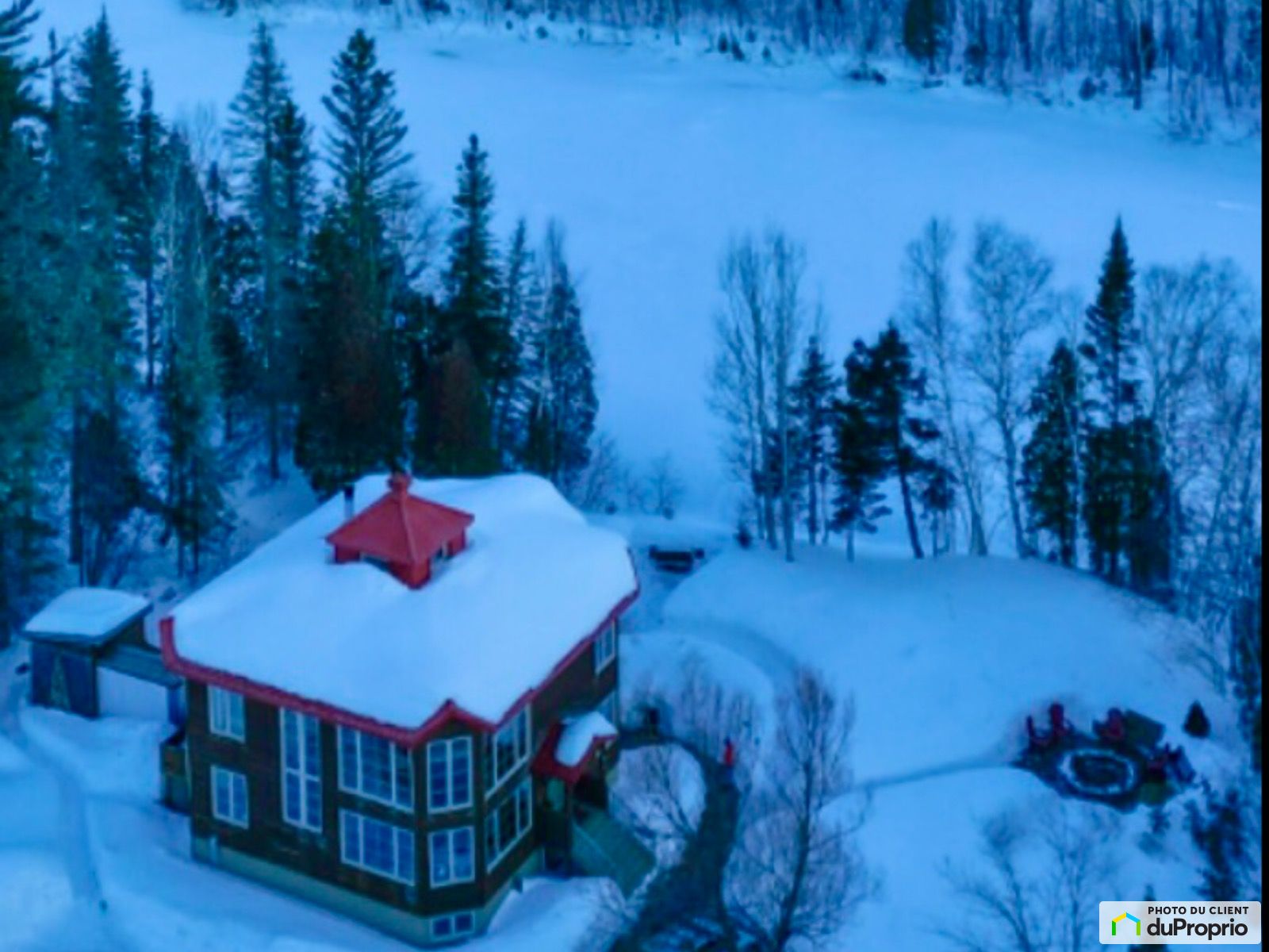 Maison 2 étages à vendre L'AnseStJean 5 chambres 2 salles de bain