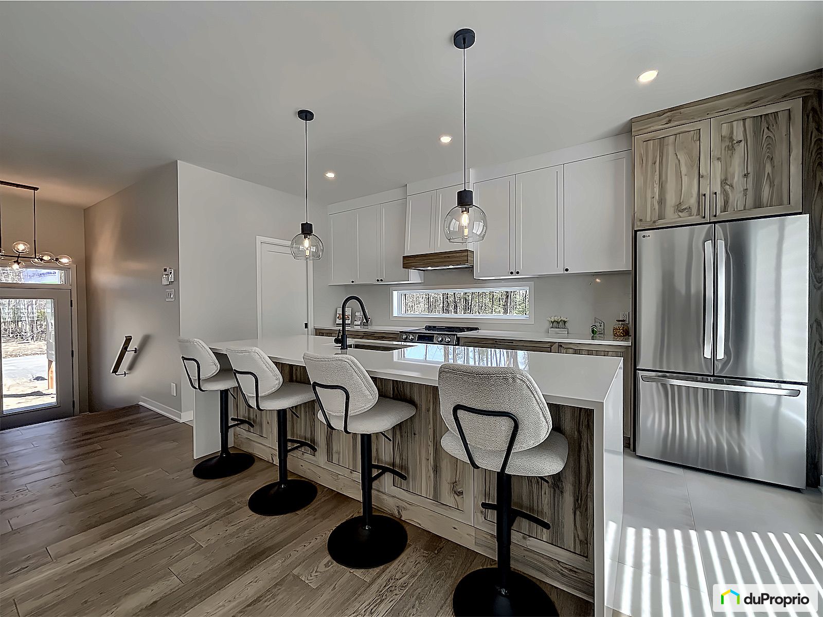 355 Rue Sylvie — photo 2
