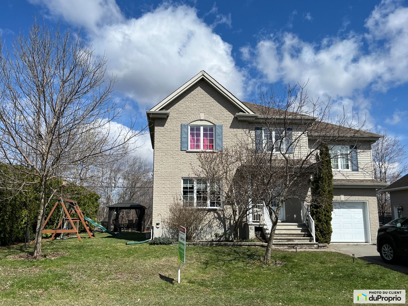 Maison 2 étages à vendre CoteauDuLac 5 chambres 2 salles de bain 1068222