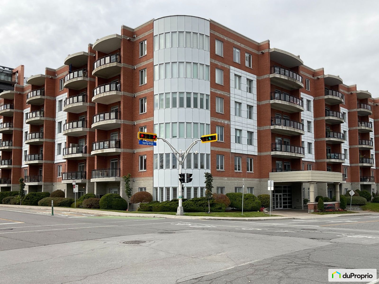 Condo à vendre Chomedey 2 chambres 2 salles de bain 1070282