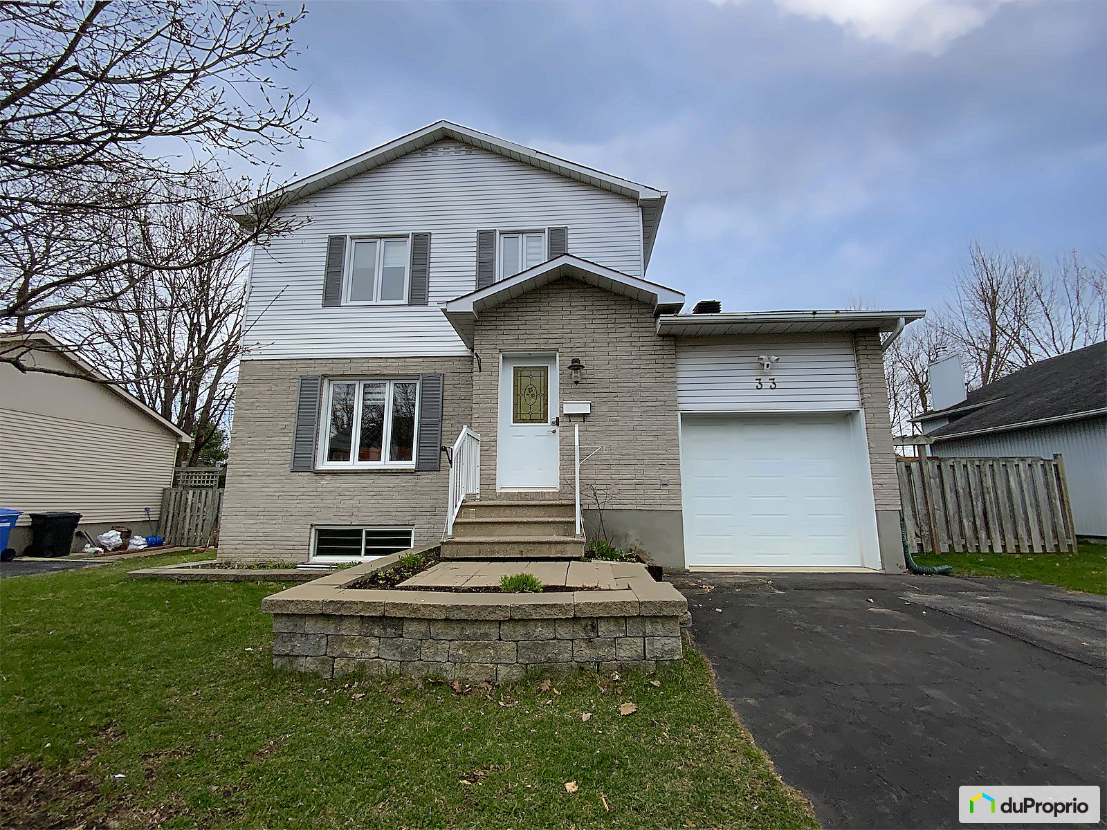 Maison 2 étages à vendre L'IlePerrot 3 chambres 2 salles de bain 1070331