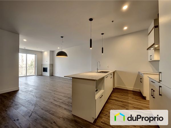 216-240 rue du Cercle-des-Cantons, Bromont for sale