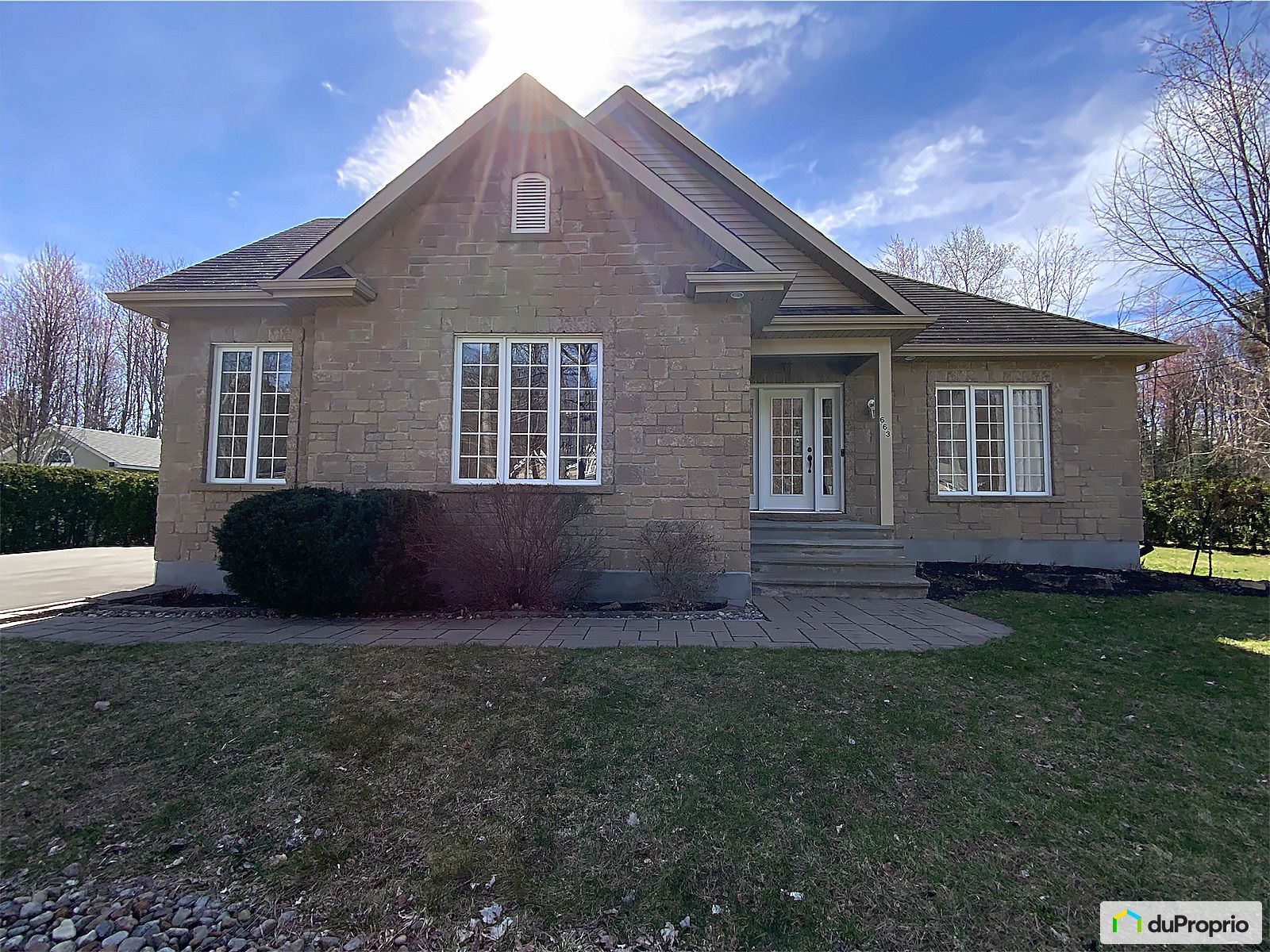 Bungalow à vendre VaudreuilDorion 4 chambres 2 salles de bain 1071692