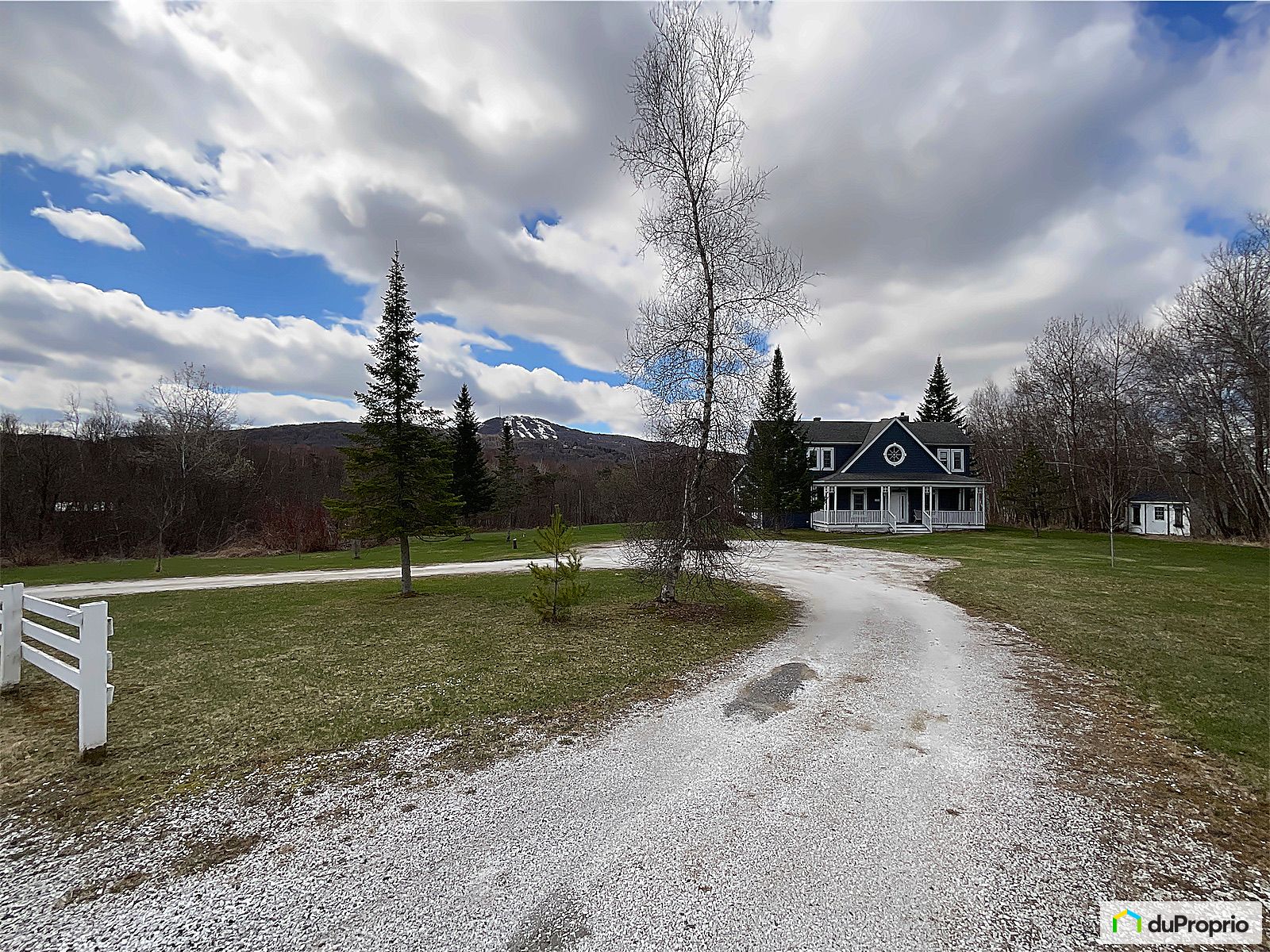 Maison 2 étages à vendre Bromont 4 chambres 2 salles de bain 1071779