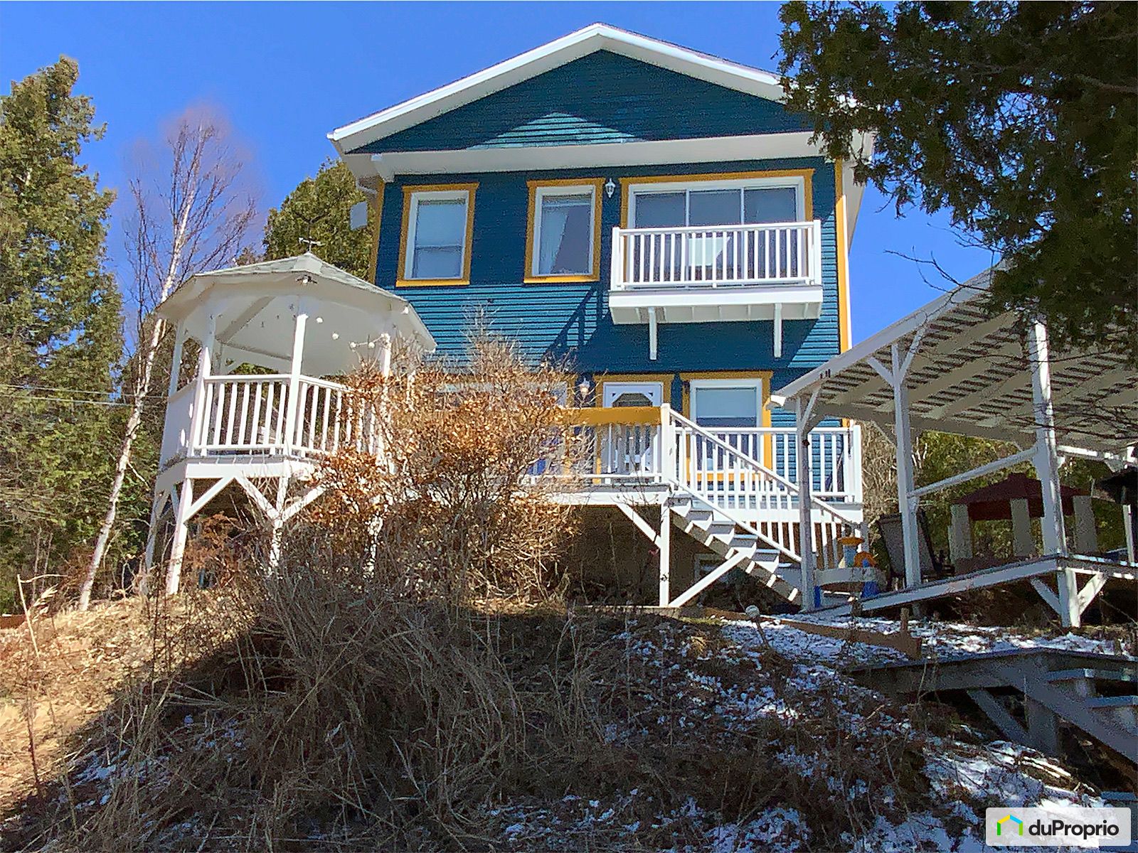 Maison 2 étages à vendre StJusteDuLac 3 chambres 2 salles de bain
