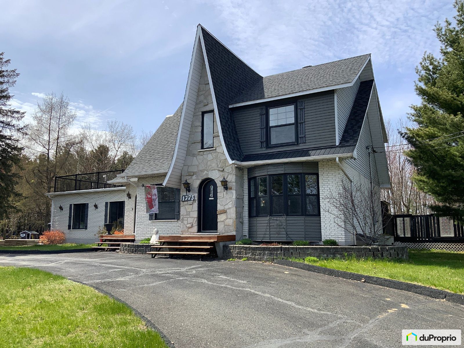 Maison 2 étages à vendre StCyrilleDeWendover 5 chambres 1072791