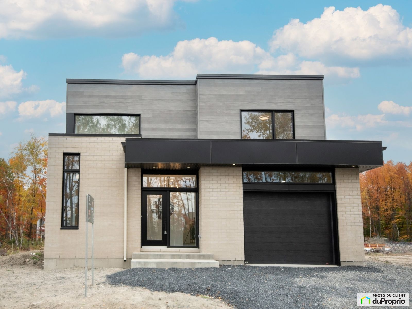 Maison 2 étages neuve à vendre SteJulie 3 chambres 2 salles de bain