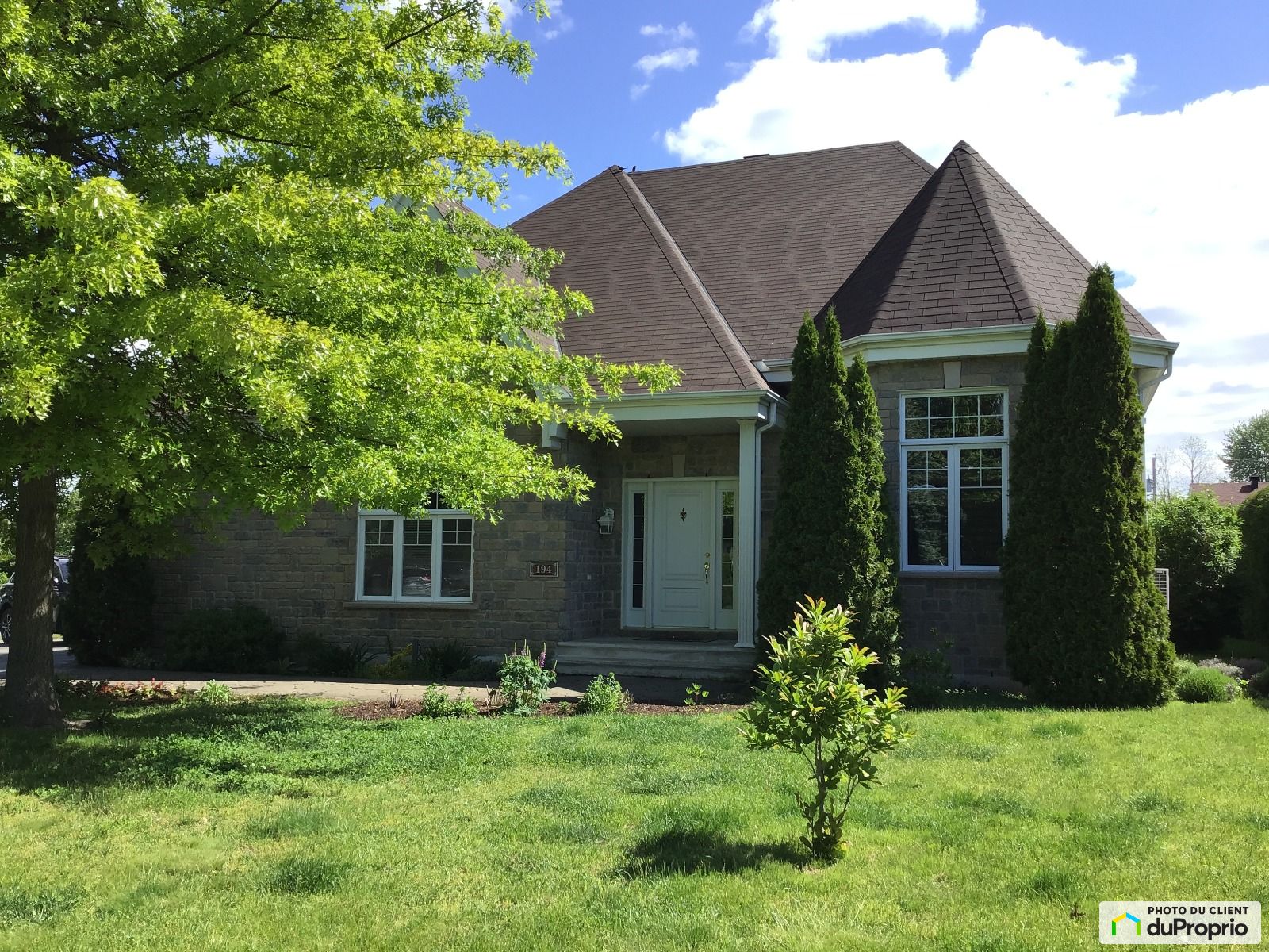Maison à deux paliers à vendre StZotique 4 chambres 1 salle de bain